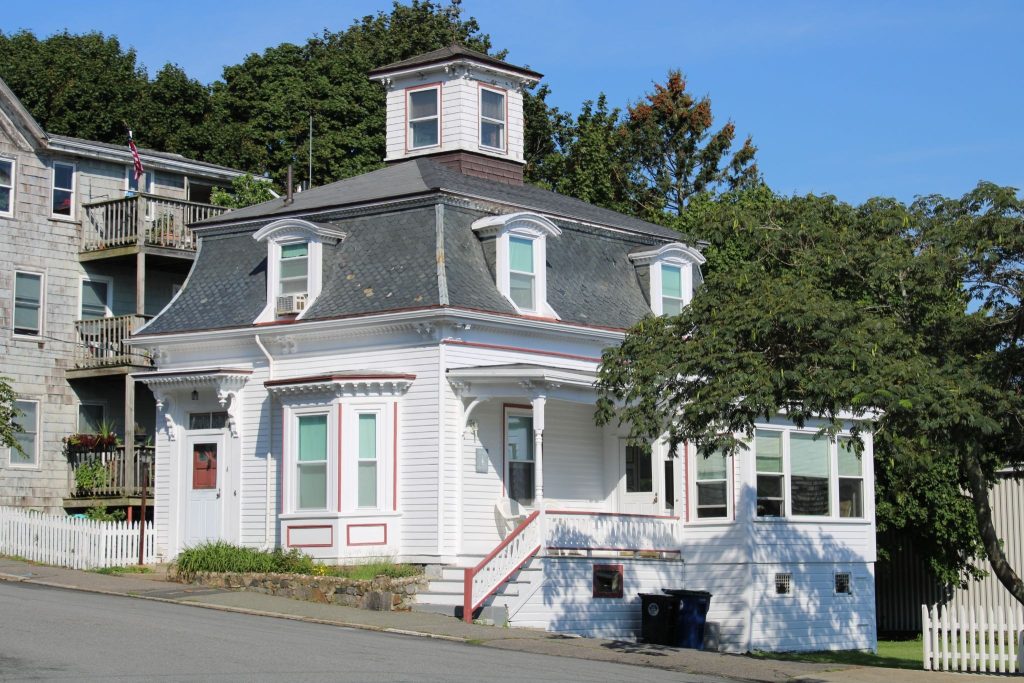 Famous house in Salem from the movie hocus Pocus where M ax and Dani lived when they move to Salem